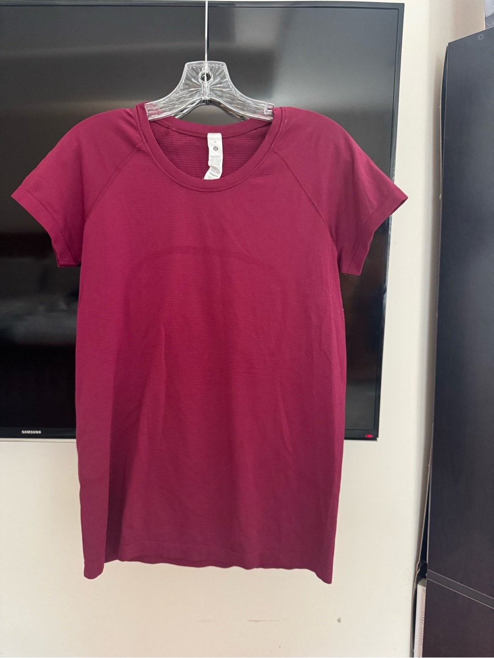 lululemon athletica Short Sleeve Scoop Neck Top in Berry
